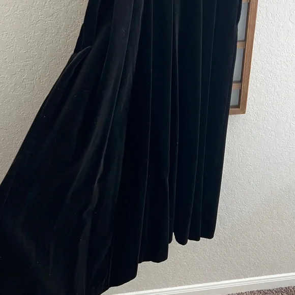 LAURA ASHLEY Vintage Black Velvet Dress Sweetheart Neckline Size 8 *Runs Small - Picture 11 of 16